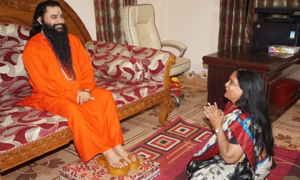 डा. सुधा मलैया ने लिया शक्तिपुत्र महाराज से आशीर्वाद